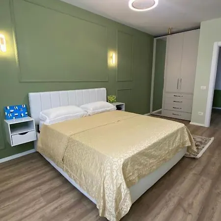 Sara * Tirana